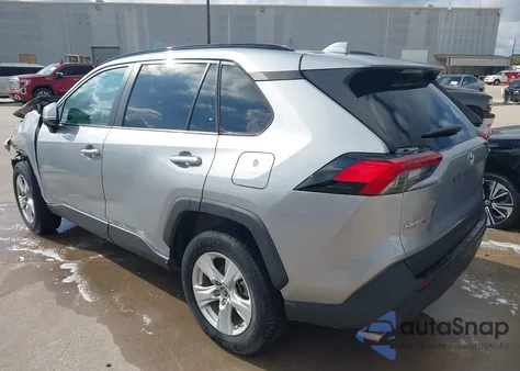 2019 Toyota Rav4 Xle z USA, uszkodzony, nr VIN 2T3W1RFV8KW004942